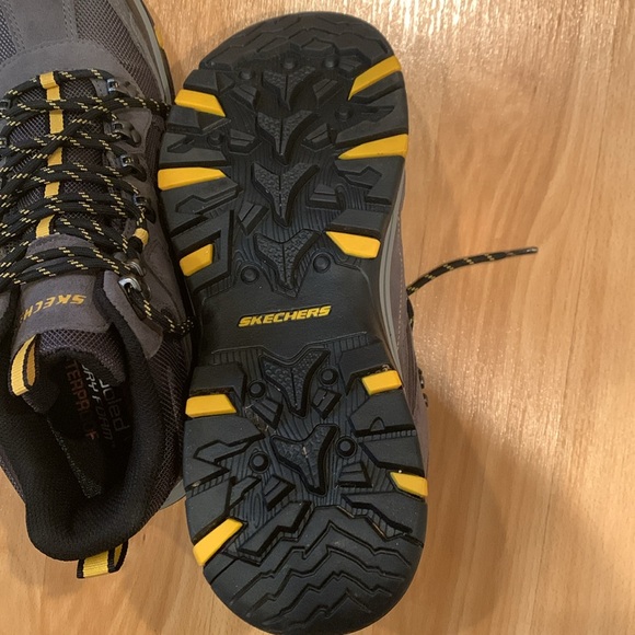 Never Worn Men Supreme outdoor comfort wearing Skechers Size 9.5 - Picture 4 of 4